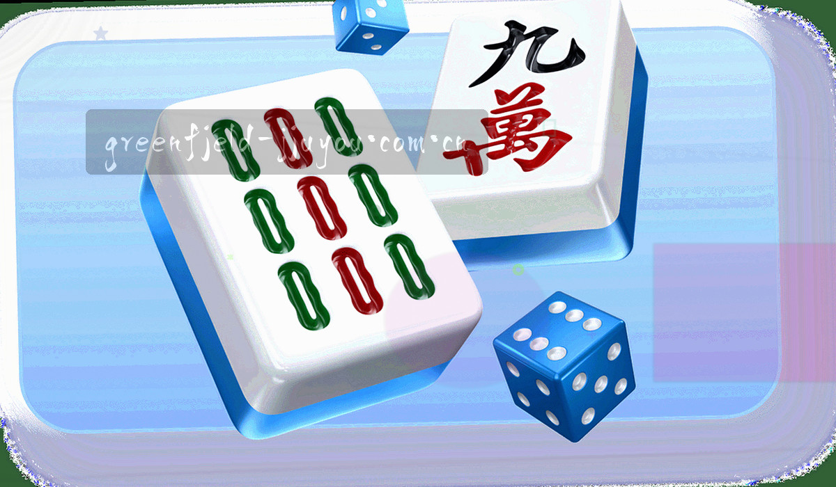 球场草皮纹理与战术板线条叠加的抽象画面，用于版本演进章节